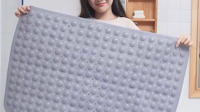 小型屋顶光伏与大型工商业光伏：应用场景与系统设计的差异